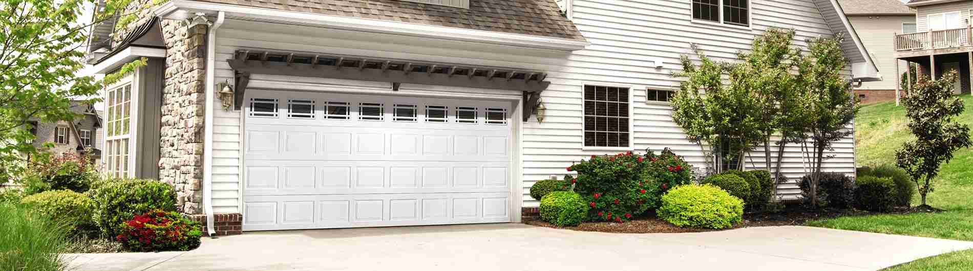 8000-Steel-Colonial-White-PrairieI Wayne Dalton Garage Door
