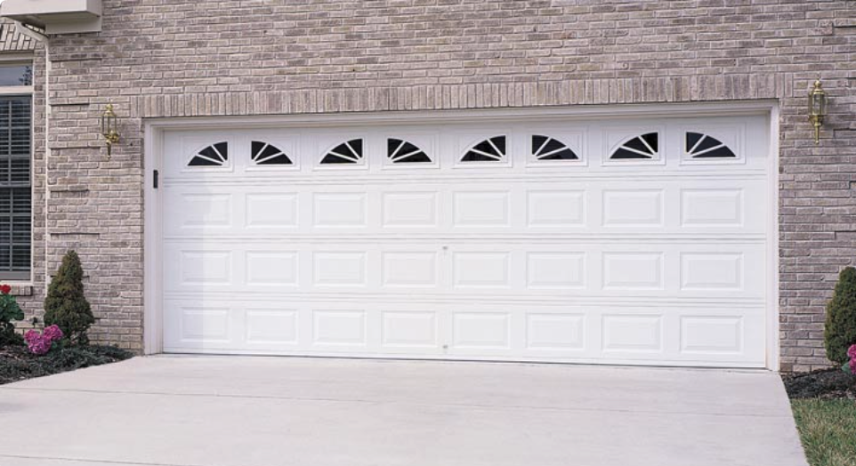 Screen Shot 2023-01-07 at 2.42.53 PM Amarr Garage Doors Lincoln Collection